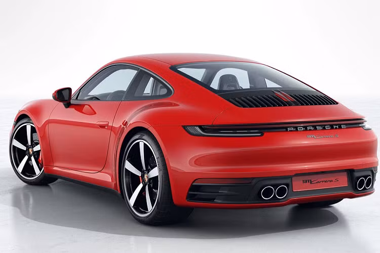 Trước 2 chiếc Porsche này, vào hồi tháng 12/2019, vợ chồng Tùng Sơn - Trang Lou cũng gây chú ý khi tậu chiếc Ghibli đến từ hãng Maserati để kỷ niệm 9 năm ngày cưới. Chiếc Maserati này có giá dao động trong khoảng 4,7 tỷ đến 5,8 tỷ đồng. Ngoài ra, bộ sưu tập xe của cặp đôi này còn gồm một chiếc MINI Cooper màu đỏ xinh xắn và một chiếc mô-tô Triumph để 2 vợ chồng trẻ đi phượt
