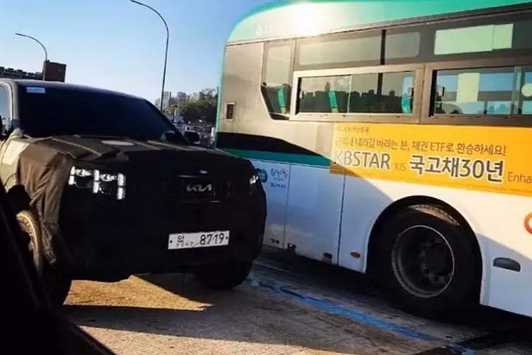 Ngoại hình mẫu bán tải Kia to lớn và hầm hố, mang nhiều nét giống dòng xe SUV cỡ lớn Kia Mohave cùng hãng đang có mặt tại thị trường Mỹ.