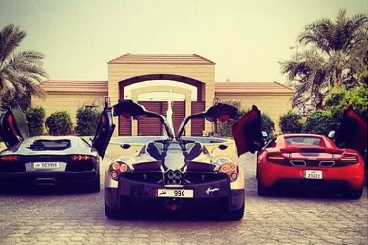 Rất nhiều siêu xe đắt đỏ tại Qatar đã qua tay Mohammed Al Kubaisi. Thậm chí nhiều siêu xe chục tỷ như Maserati Granturismo S hay Aston Martin Rapide sau một thời gian sử dụng nếu không còn được anh chàng ưng ý sẽ nhanh chóng bị bán đi.