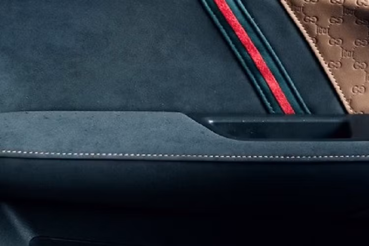 Khi mua Chery Unbounded Pro Gucci, khách hàng Trung Quốc có thể chọn 1 trong 2 loại mô-tơ điện. Thứ nhất là mô-tơ điện mạnh 55 kW (74 mã lực) và 150 Nm, cho phép xe chạy được 301 km sau khi sạc đầy pin. Thứ hai là mô-tơ điện có công suất tối đa 70 kW (94 mã lực) và mô-men xoắn cực đại 120 Nm.