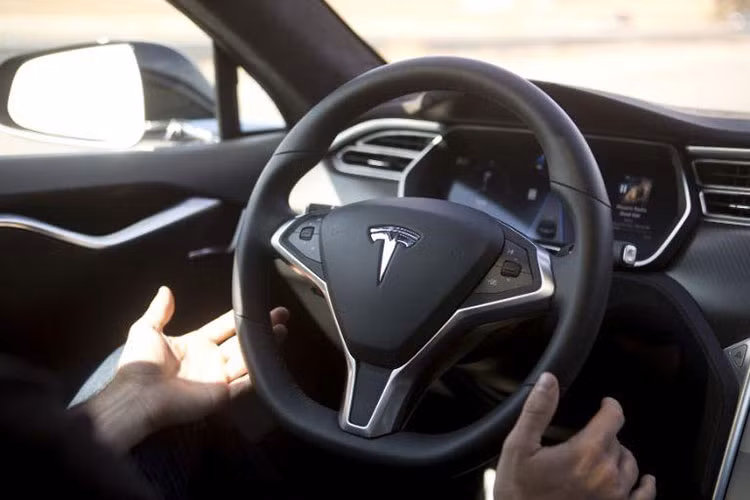 Tesla cat bo thiet bi o thuoc lai, hang chuc nghin xe anh huong-Hinh-3