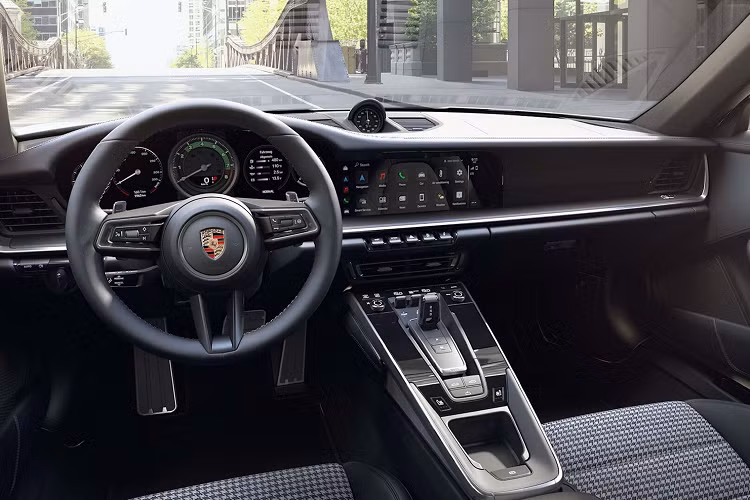 Tuy nhiên, gói tùy chọn này không được phát hành cho hai mẫu xe thể thao là GT3 và GT3 Touring. Gói này có thể được trang bị trên hầu hết các phiên bản bao gồm cả Porsche 911 Turbo 2022 và Carrera cơ sở.