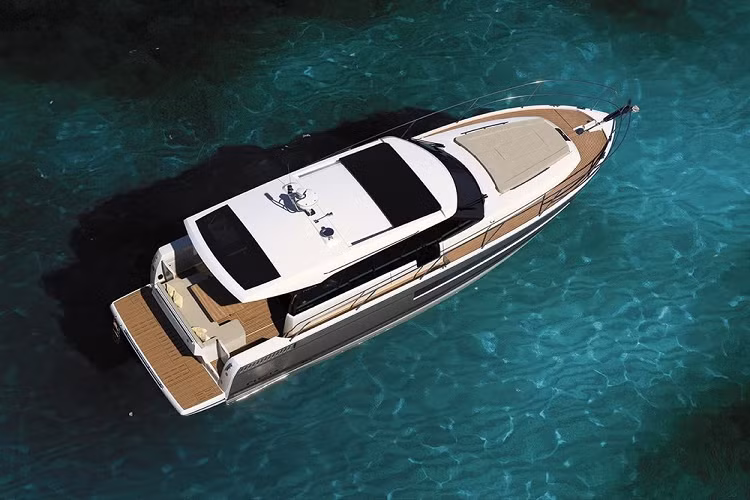 Ngoài ra, ngân hàng OCB mới đây cũng thông báo sắp bán đấu giá Rolls-Royce Phantom Lửa Thiêng với mức khởi điểm 28 tỷ đồng, chưa bao gồm các loại thuế, phí liên quan.