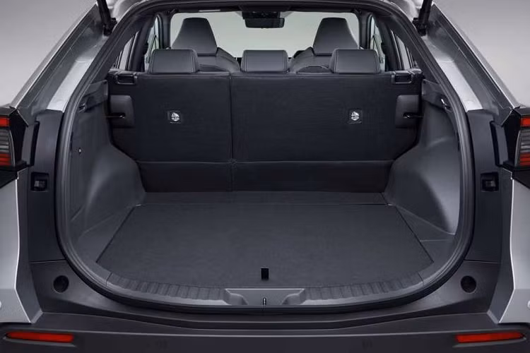 Toyota bZ4X cung cấp cho khách hàng 2 tuỳ chọn hệ dẫn động gồm dẫn động cầu trước FWD và dẫn động 4 bánh (AWD).