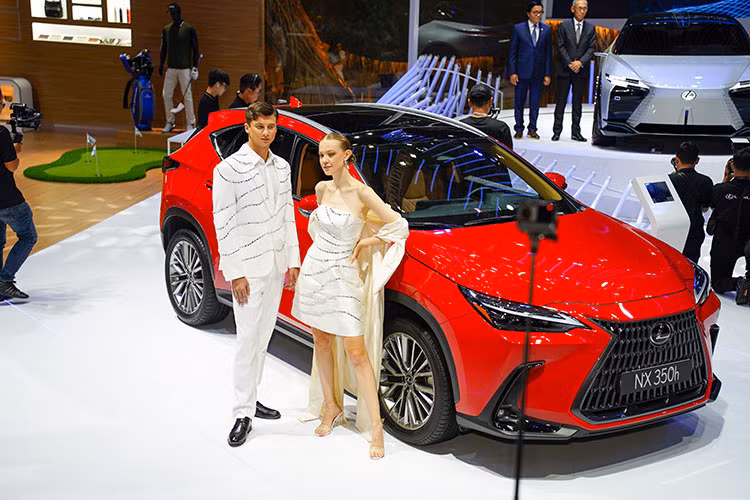 Với việc xe điện Lexus LF-Z hoàn toàn mới được thương hiệu xe sang Nhật bản cho xuất hiện tại triển lãm VMS 2022, người dùng có thể hi vọng Lexus RZ 450e sẽ được bán ở Việt Nam trong tương lai.