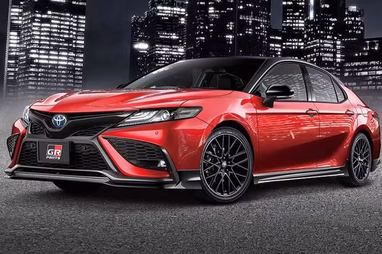 Mặc dù Bob Carter - Phó giám đốc điều hành kinh doanh của Toyota Hoa Kỳ không nói rõ mẫu xe mà họ sẽ hiệu suất cao hoá. Nhưng dựa vào dòng sản phẩm hiện tại của thương hiệu trên toàn cầu cũng như Bắc Mỹ thì Toyota Camry và Corolla là 2 cái tên “sáng giá” nhất.