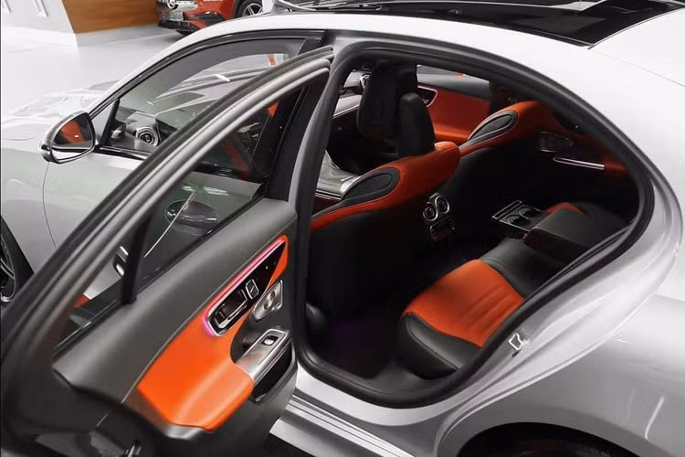 Tại thị trường Việt, Mercedes-Benz C-Class là dòng xe bán chạy nhất trong phân khúc sedan hạng sang cỡ nhỏ do có lợi thế về giá bán, vì đây là dòng xe duy nhất trong phân khúc được lắp ráp trong nước.