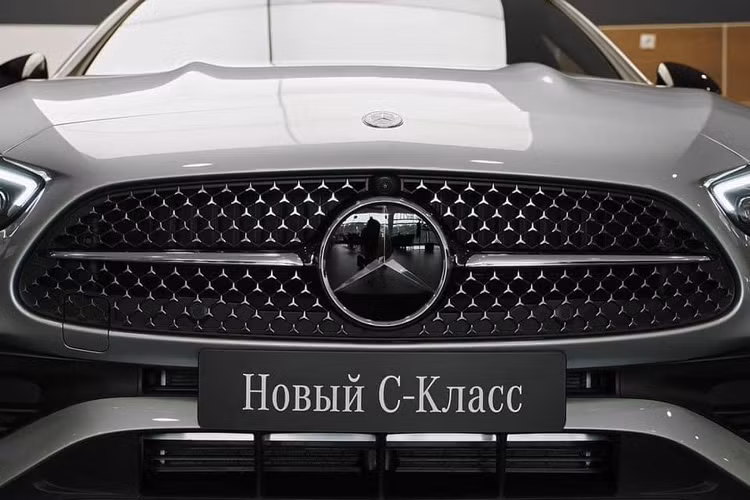 Mặc dù giá xe Mercedes-Benz C300 C300 AMG Line 2022 thế hệ mới có mức bán ra khá cao so với thế hệ cũ. Tuy nhiên với số lượng giới hạn 200 xe hứa hẹn C300 AMG 2022 sẽ sớm “cháy hàng” tại thị trường Việt.