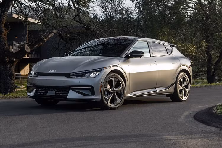 Kia EV6 dang bi “thoi gia” cao gap doi, dat hon ca BMW 8-Series
