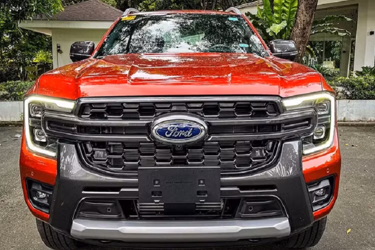 Ford Ranger 2022 thế hệ mới được áp dụng chính sách bảo hành 5 năm hoặc 150.000km tuỳ điều kiện nào đến trước,thiết kế hầm hố hấp dẫn và trang bị nhiều “đồ chơi” trong phân khúc.