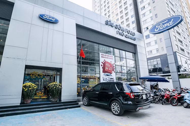 Ở Việt Nam, một số sản phẩm của thương hiệu Blue Oval cũng đối mặt với tình trạng bị bán chênh giá tại đại đại lý, đặc biệt là Ford Everest 2023 vừa ra mắt cách đây không lâu.