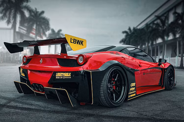 Nguyên bản, siêu xe Ferrari 458 Italia vẫn sử dụng động cơ V8, dung tích 4.5 lít, sản sinh công suất tối đa 570 mã lực và mô-men xoắn cực đại 540 Nm.