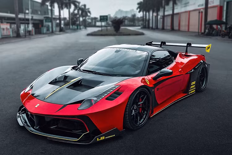 Kết hợp cùng hộp số ly hợp kép 7 cấp, siêu xe Ferrari 458 Italia mất khoảng thời gian 3,4 giây để tăng tốc từ vị trí xuất phát lên 100 km/h trước khi đạt tốc độ tối đa khoảng 325 km/h. Mức giá xe Ferrari 458 Italia độ khủng này hiện vẫn còn là một ẩn số.