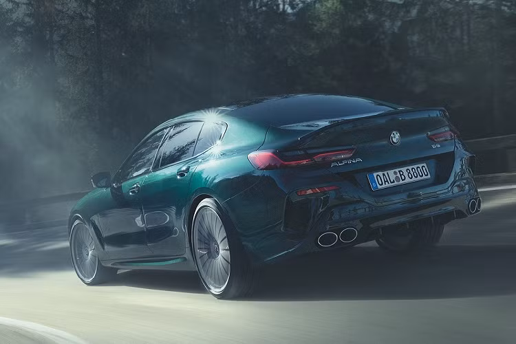 Sức mạnh này cho phép B8 Gran Coupe tăng tốc từ 0 - 100 km/h trong 3,3 giây và đạt tốc độ tối đa 324 km/h. Tương tự như các sản phẩm trước đó của Alpina, B8 Gran Coupe cũng nhận được một số sửa đổi ở thiết kế ngoại thất để mang lại diện mạo khác biệt và tinh tế hơn.