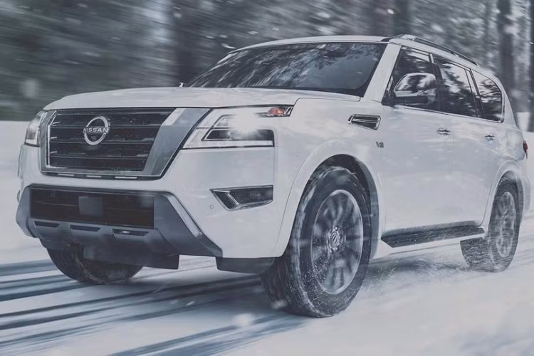 Cụ thể, giá xe Nissan Armada 2023 khởi điểm từ 50.400 đô la, tương đương 1,25 tỷ đồng cho phiên bản S 4x2, tăng 500 USD so với giá năm 2022. Trong khi đó, các phiên bản SL và Platinum tăng giá lần lượt là 610 đô la và 520 đô la, tương ứng 15 triệu đồng và 13 triệu đồng.