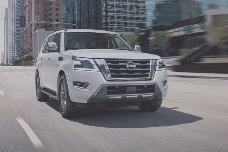 Nissan đã công bố giá cho phiên bản Armada 2023 với các điều chỉnh đều tăng cho các phiên bản khác nhau, mức giá xe Nissan Armada 2023 tăng thấp nhất là 500 đô la, tương đương 12 triệu đồng và tăng mạnh nhất lên đến 880 đô la, tương đương 21,8 triệu đồng.