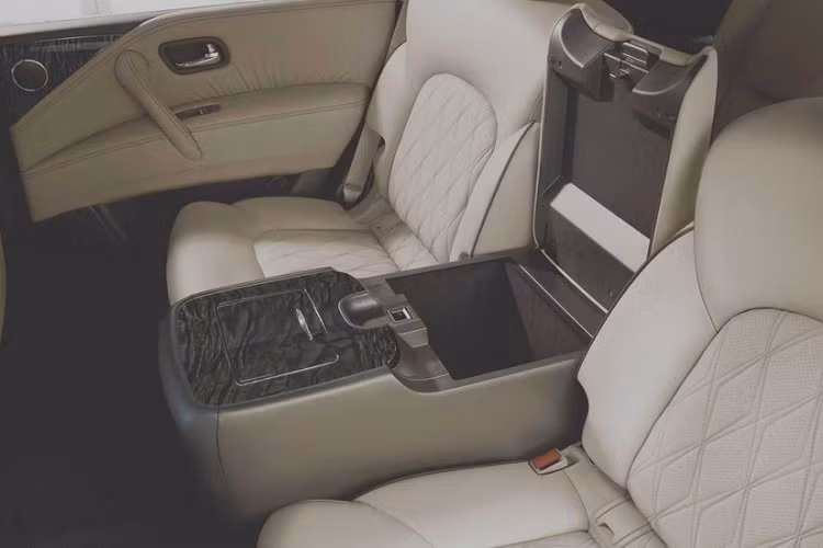 Ngoài ra, giá được đề cập ở trên không bao gồm phí xử lý và điểm đến bắt buộc là 1.695 đô la, cộng thêm khoản phí này, giá khởi điểm của Armada năm 2023 bắt đầu từ 52.095 đô la.