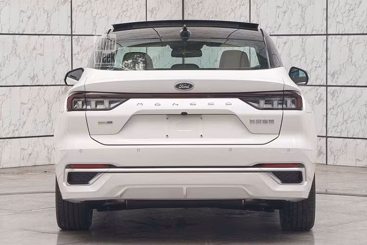 Dự kiến, xe sẽ trở thành sản phẩm bổ sung cho Evos ở thị trường Trung Quốc. Mức giá xe Ford Mondeo 2022 hiện chưa được công bố.