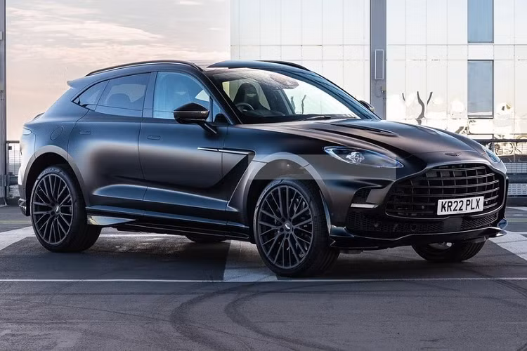 Đến nay, đơn vị chịu trách nhiệm mang chiếc SUV Aston Martin DBX 707 nhanh nhất thế giới về nước cho đại gia chơi xe khủng nhất tại Việt Nam đã có những chia sẻ đầu tiên. Theo đó, tháng 10, giới mê xe trong nước sẽ được chiêm ngưỡng Aston Martin DBX 707 bằng xương bằng thịt.