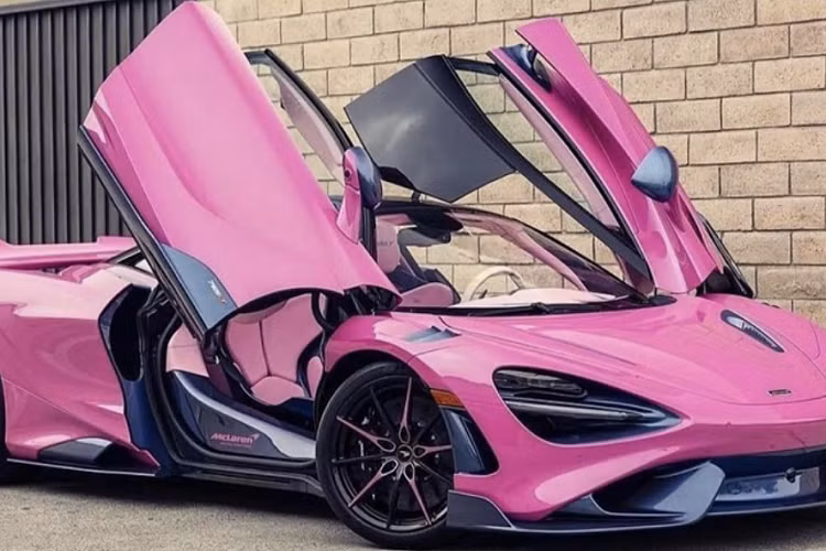 Một số nguồn tin cho rằng Jeffree Star đang sở hữu khối tài sản ròng trị giá 200 triệu USD, có nghĩa là anh ấy không cần phải lo lắng quá nhiều đến hóa đơn của chiếc McLaren 765LT độc đáo này.