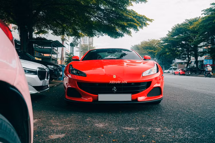 Cham mat Ferrari Portofino M, “ngua chom” hon 15 ty doc nhat Viet Nam