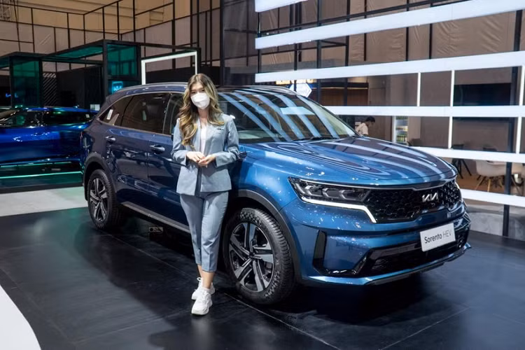 Can canh Kia Sorento HEV 2023 