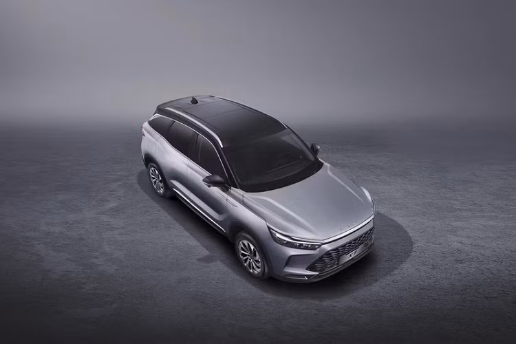 Với việc bổ sung nhiều trang bị mới, mức giá xe Beijing X7 2022 sẽ bán ra khoảng 708 triệu đồng, tăng 10 triệu đồng so với hiện tại và tăng 20 triệu đồng so với thời điểm xe mới ra mắt vào tháng 10/2020.