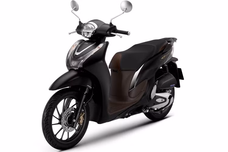 Phiên bản thể thao mới thừa hưởng nét thời trang, sang trọng đặc trưng của dòng Sh mode, kết hợp cùng màu Xám đen và những đường vân họa tiết tinh tế, tạo thêm điểm nhấn vừa mạnh mẽ vừa thời thượng cho những khách hàng trẻ trung và cá tính. Phiên bản Đặc biệt của Sh mode 125cc năm nay sở hữu lớp phủ sơn mờ trên nền xe Đen và Bạc Đen chủ đạo.