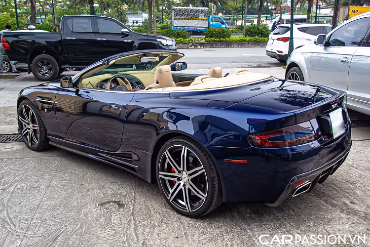 Mức giá xe Aston Martin DB9 hiện ngang bằng với những mẫu xe thể thao tầm trung ở thời điểm hiện tại, tuy nhiên đây là một sự lựa chọn hợp lý cho những người ưa chuộng và mong muốn sở hữu một chiếc xe thuộc phân khúc xe thể thao hiệu năng cao cao cấp.