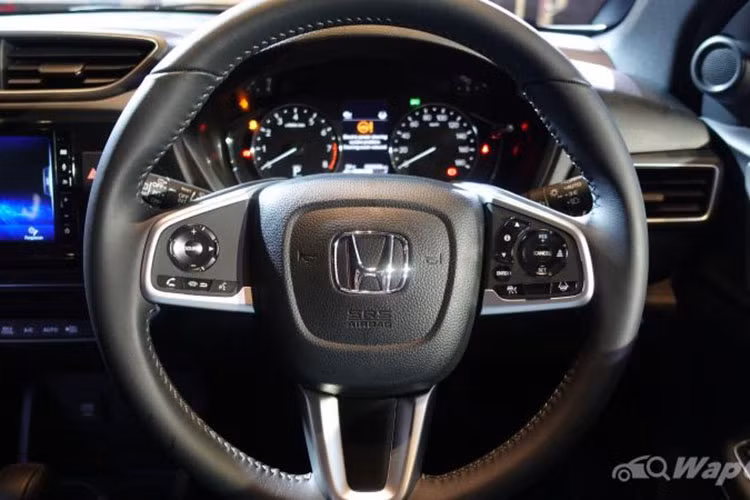 Honda BR-V 2022 ở thị trường Thái Lan còn có hệ thống an toàn chủ động Honda Sensing tiêu chuẩn, bao gồm những tính năng như phanh giảm thiểu va chạm, hỗ trợ giữ làn đường