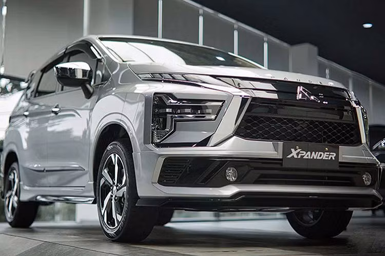 Để đối đầu với đối thủ Toyota Veloz Cross, Mitsubishi Xpander 2022 sẽ cạnh tranh vào giá bán – hứa hẹn sẽ hấp dẫn hơn, mức giá đến đại lý không bị chênh giá “bia kèm lạc”, đồng thời đảm bảo nguồn cung cho thị trường.