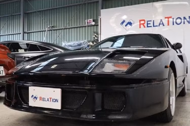 Nếu bạn chưa biết gì về Ferrari F40, chúng tôi sẽ gói gọn trong 2 từ lịch sử, đây là 1 trong các xe Ferrari tăng giá khủng khiếp nhất của hãng ngựa chồm, nếu thấy ai đó rao bán Ferrari F40 chỉ từ 1,3 triệu đến 14,5 triệu đô la thì đó thật sự là món hời dù giá này đã tăng gấp 5 lần. Thay vào đó, các giao dịch của xe Ferrari F40 luôn trên 1,6 triệu và rất nhiều xe được bán trên 2 triệu đô la.