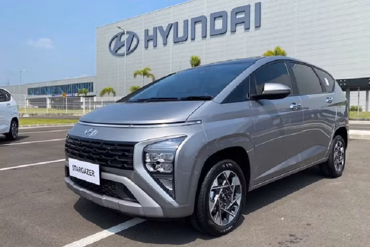 Hiện vẫn chưa rõ khi về Việt Nam, gói an toàn này có bị cắt bỏ hay không nhưng ở phân khúc MPV cỡ nhỏ hiện tại, Toyota Veloz Cross đang là sản phẩm dẫn đầu về công nghệ an toàn khi sở hữu gói Toyota Safety Sense.