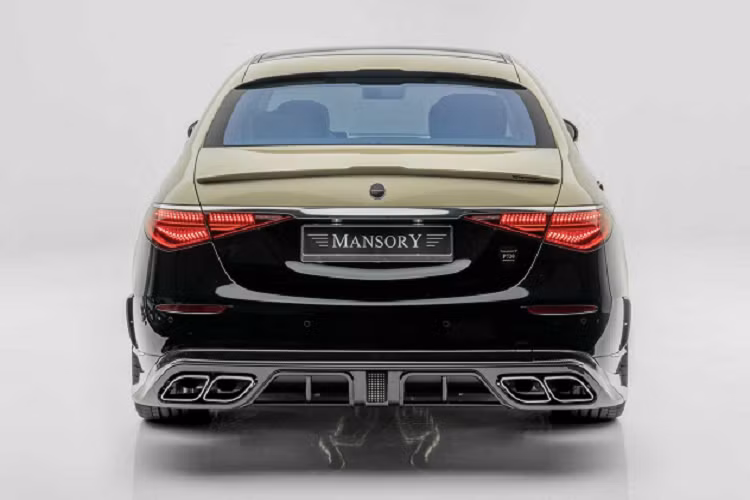 S580 trang bị động cơ V8 4.0 lít tăng áp kép trong khi S680 sở hữu động cơ V12 mạnh mẽ dung tích 6.0 lít tăng áp kép.