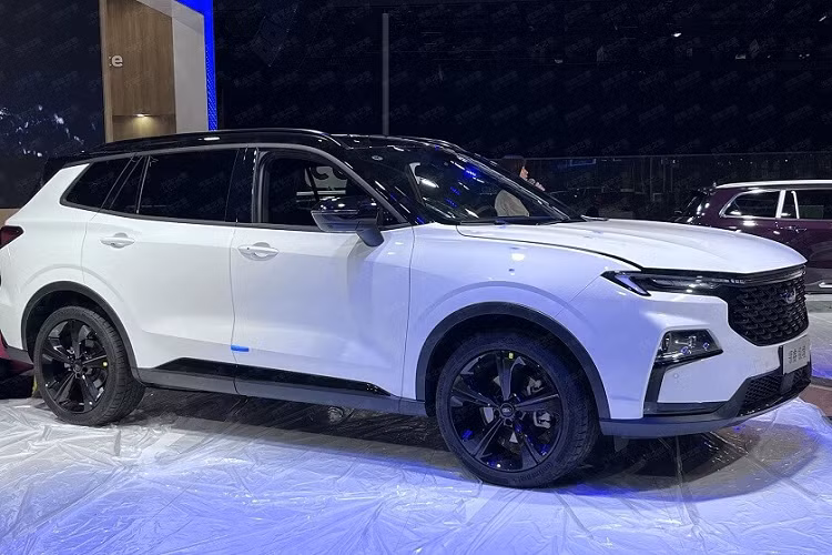 Hiện giá xe Ford Equator Sport Extreme Edition 2022 chưa được công bố. Trong khi đó, Ford Equator Sport 2022 bản thường có giá dao động từ 139.800 - 165.800 Nhân dân tệ (khoảng 489 - 580 triệu đồng). Tại Việt Nam, Ford Territory 2022 có thể sẽ được lắp ráp trong nước và có giá khởi điểm từ 799 triệu đồng. Thời gian giao xe dự kiến sẽ rơi vào quý III năm nay.