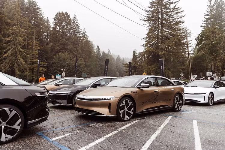 Tiến trình giao hàng Lucid Air Dream tại châu Âu đã bắt đầu, với khách hàng ở Đức và Hà Lan là những người đầu tiên nhận hàng. Lucid Air sẽ ra mắt tại Châu Âu với Phiên bản Dream được sản xuất giới hạn, có sẵn hai phiên bản riêng biệt—Range và Performance.