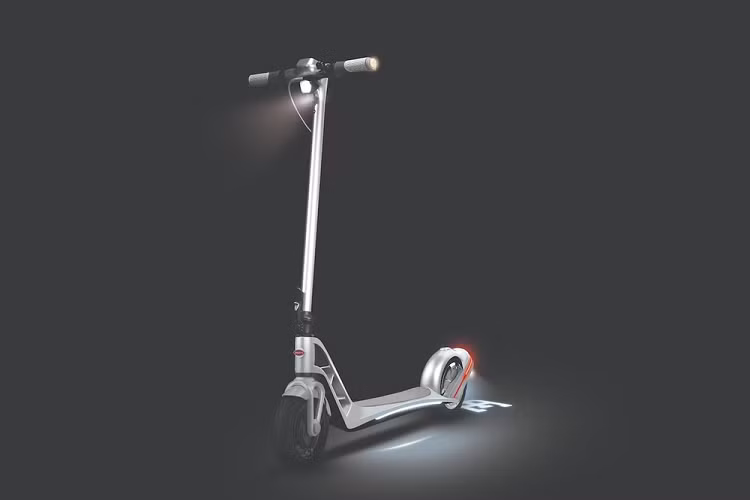 Bên cạnh đó, siêu xe Bugatti chạy điện hai bánh này có khung hợp kim magiê, màn hình LED lớn hiển thị các thông tin như tốc độ, chế độ, thời lượng pin, và đèn pha. Trang bị một mô tơ điện 700 watt, Bugatti và Bytech tuyên bố mẫu scooter điện có thể chinh phục mọi loại địa hình với độ nghiêng 15 độ, và đi kèm với lốp run-flat 9 inch.