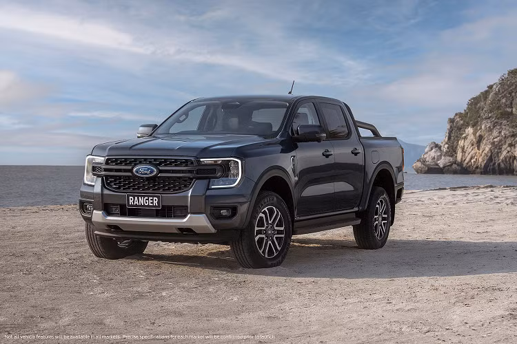 Riêng bản Wildtrak cao cấp nhất sẽ có 7 túi khí, hệ thống hỗ trợ đổ đèo, hệ thống cảnh báo va chạm khi lùi chuồng, hỗ trợ giữ làn đường, hỗ trợ phanh tự động tích hợp phát hiện người đi bộ, cảnh báo va chạm phía trước đi kèm hỗ trợ phanh, cảnh báo chệch làn đường,...