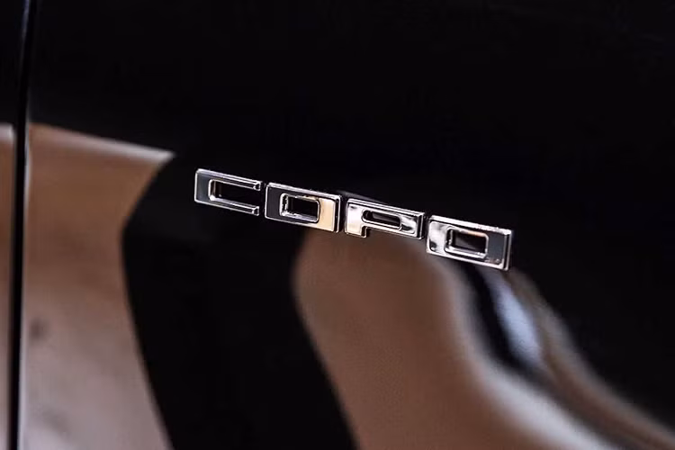 Các tùy chọn động cơ khác cho COPO Camaro 2024 là loại động cơ 427 V8 7.0 lít hút khí tự nhiên và 350 V8 5.7 lít siêu nạp, sản sinh công suất lần lượt là 470 mã lực và 580 mã lực. Các khối động cơ này có nhiều màu sắc thân xe khác nhau, bao gồm tùy chọn màu Cam sống động cho ZZ632 V8.