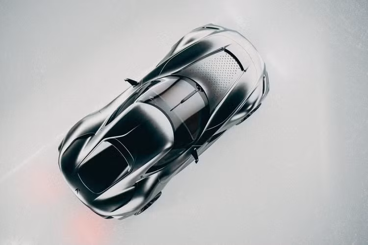Phần đuôi xe trông khá phức tạp nhưng đầy vẻ thu hút với đường nóc kiểu coupe, đèn hậu LED thanh mảnh lấy cảm hứng từ Jaguar, và bộ khuếch tán gió lớn. Mẫu xe kỹ thuật số này có sẵn 5 màu ngoại thất - Liquid Chrome, Scandal Green, Open Sea, Chrome Orange, và Morning Frost - trong khi Raven Cars chưa tiết lộ hình ảnh nội thất nào.