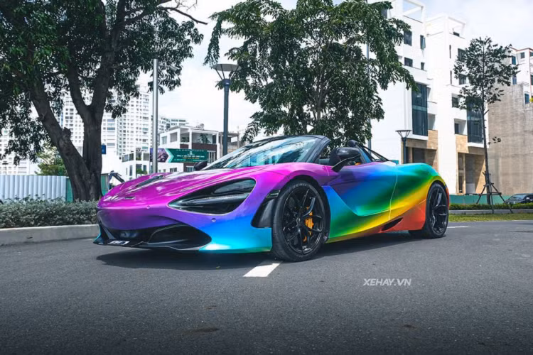 Ngam McLaren 720S Spider “bay sac cau vong” doc nhat Viet Nam