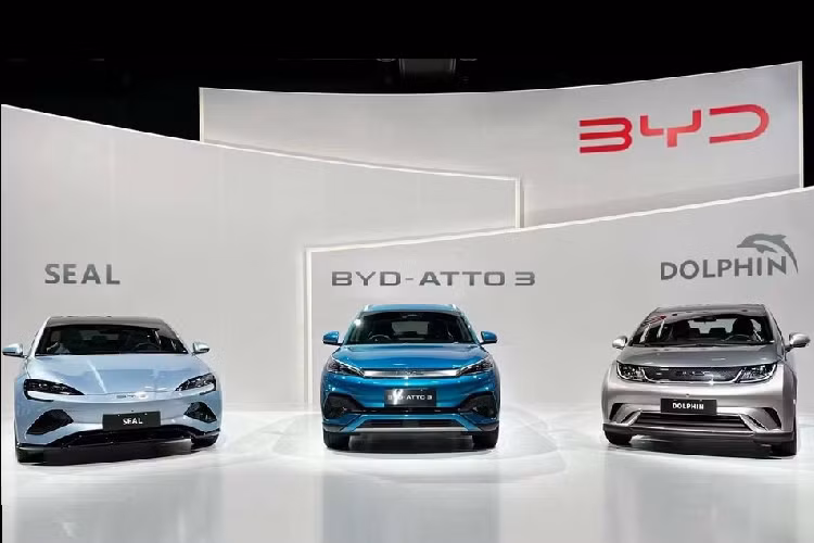 Trước đó, thương hiệu ôtô BYD cũng đã thâm nhập một số thị trường ngoài Trung Quốc như Nhật Bản, Đức và Thụy Điển. Nhà phân phối xe BYD chính hãng tại Thái Lan là Rêver Automotive. Không chỉ phân phối, Rêver Automotive còn đảm nhiệm dịch vụ hậu mãi cho xe BYD ở thị trường này. Được biết, Rêver Automotive là công ty tập trung vào xe năng lượng mới (NEV) và cam kết bán ôtô không khí thải.