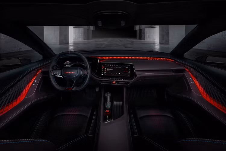 Dodge cũng đã thiết kế khoang nội thất hấp dẫn cho Charger Daytona SRT Concept. Phần nội thất xe có thiết kế tập trung vào người lái là màn hình thông tin giải trí lớn 12,3 inch và cụm đồng hồ kỹ thuật số 16 inch. Bản concept cũng được trang bị màn hình hiển thị Head-Up lớn nhằm đem tới không gian nội thất bắt mắt.