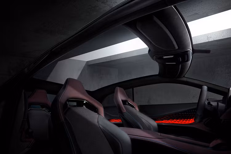Giám đốc điều hành Dodge, Tim Kuniskis cho biết: “Charger Daytona SRT Concept tồn tại bởi vì hiệu năng ấn tượng đã làm nên tên tuổi của thương hiệu. Dodge luôn được biết đến là mẫu xe cơ bắp, hiệu năng cao và thương hiệu hiện sẽ mang DNA này vào mẫu xe BEV thông qua một mẫu Concept đã đạt được các bằng sáng chế, cải tiến và các tính năng hiệu suất thể hiện DNA của những chiếc xe cơ bắp trong tương lai".