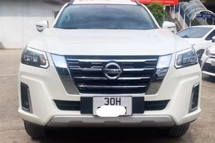 Theo một số nguồn tin thì chiếc Terra 2023 xuất hiện tại đại lý lần này thuộc phiên bản VE, mức giá xe Nissan Terra 2023 này dự kiến khoảng 1,1 tỷ đồng và được nhập khẩu nguyên chiếc từ Thái Lan thông qua một đại lý tư nhân.