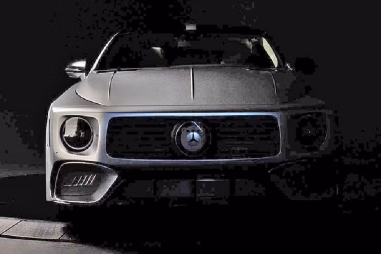 Nhìn bên hông, đường bao mái của Will.I.AMG trông giống với Mercedes-AMG GT hiện tại, trong khi đuôi xe lại gợi nhắc đến AMG GT 4-Door với cốp và đèn hậu LED không lẫn đi đâu được. Có vẻ chiếc xe được trang bị "cửa tự sát" và khe gió kiểu SLR trên vòm bánh xe trước.