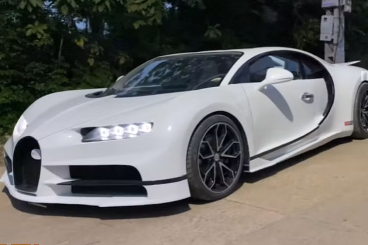 Cung cấp sức mạnh cho chiếc Bugatti Chiron tự chế này là động cơ 1.6L lấy từ Toyota Corolla đời 1998. Yêu cầu ban đầu cho sản phẩm này chỉ dừng ở mức lăn bánh được nên nhóm bạn trẻ không quá chú trọng đến vấn đề sức mạnh. Xe dùng hệ dẫn động cầu sau.