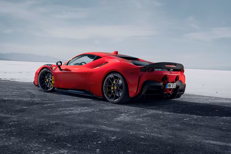 Đối với ống xả, Novitec cung cấp các tùy chọn khác nhau có hoặc không có bộ quản lý âm thanh điện tử. Loại tốt nhất đi kèm với lớp mạ vàng ròng 999 để tản nhiệt tốt hơn, bộ xúc tác thể thao 100-cell có khả năng cách nhiệt và hai ống thép không gỉ 112 mm có đầu ra ốp carbon.