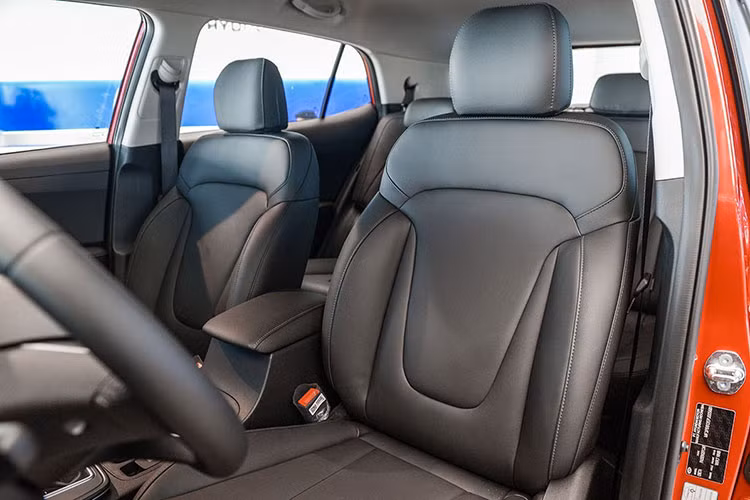 Hyundai Creta tại Việt Nam chỉ có 1 tùy chọn động cơ duy nhất là máy xăng SmartStream, dung tích 1.5L cho công suất tối đa 113 mã lực tại tua máy 6.300 vòng/phút và mô-men xoắn cực đại đạt 144 Nm tại 4.500 vòng/phút. Trang bị hộp số đều là loại vô cấp CVT, kèm hệ dẫn động cầu trước.