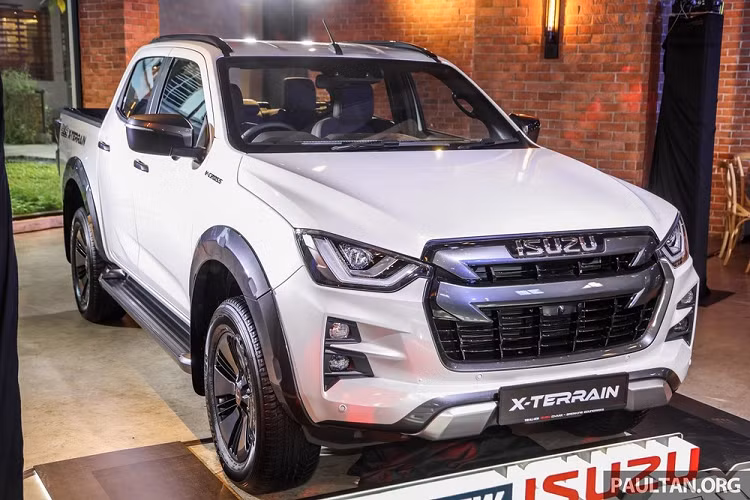 Isuzu D-Max X-Terrain tu 771 trieu dong tai Malaysia, “xin” hon xe Viet Nam